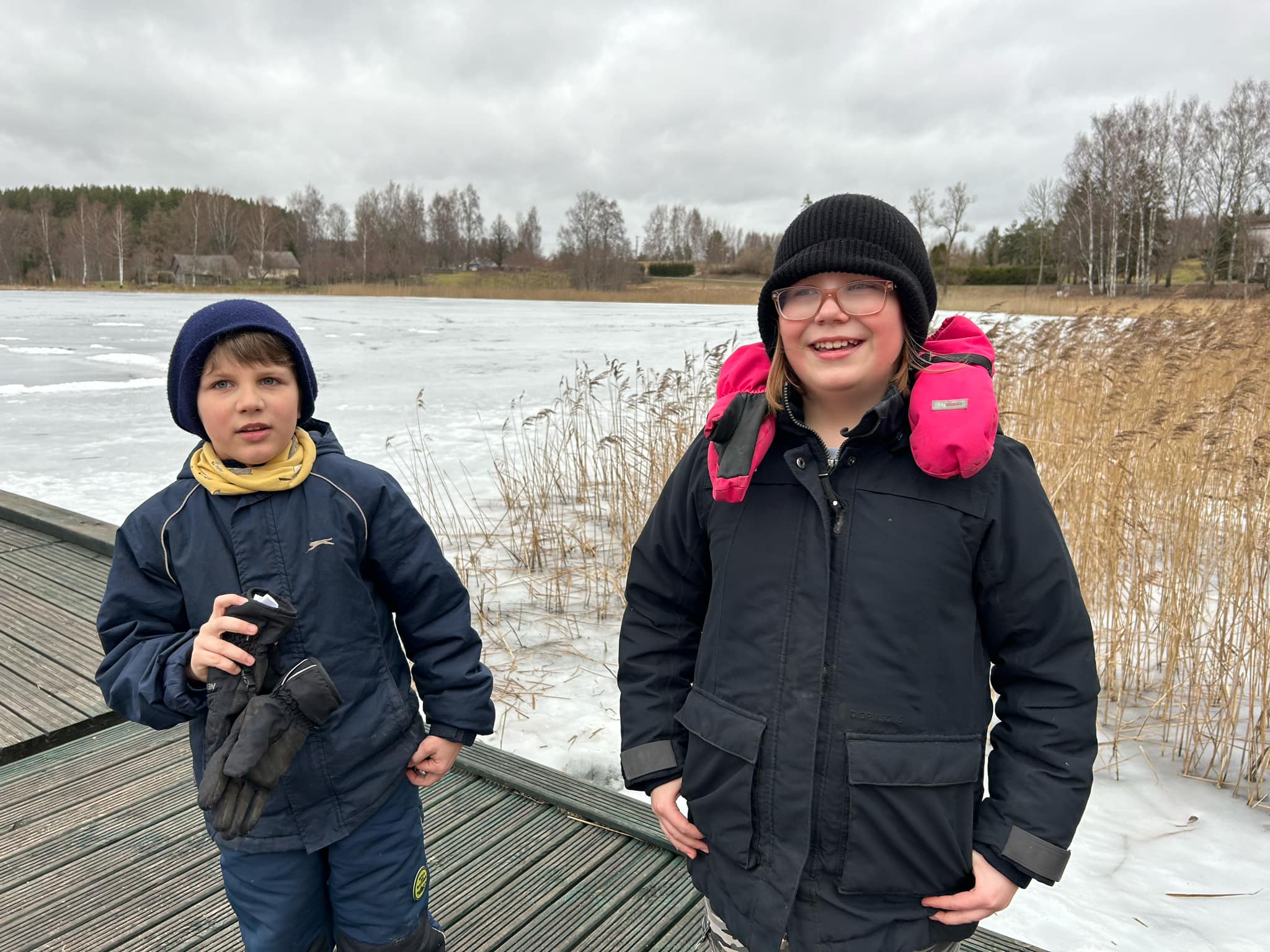 Mõnel aastal võib juhtuda, et vastlapäeval lund ei olegi, nii oli ka sel aastal vastlapäev ilma lumeta. Unipiha Algkoolis toimus täna vastla orienteerumine, kus